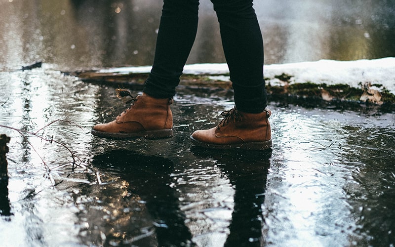 Picutre of someone wearing boots in the rain